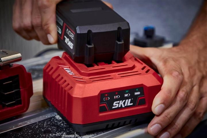 Image du produit Skil BATTERIE 4.0AH + CHARGEUR 2.4A (18 V)