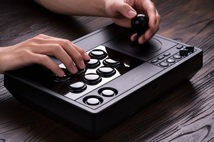 Immagine prodotto 8bitdo Arcade Stick per Xbox (nero, per Xbox, PC) (PC, Xbox One X, Xbox One S, Xbox Series X, Xbox Serie S)