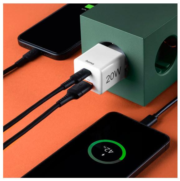 Produktbild Hama Schnellladegerät, 1*USB-C PD, 1*USB-A QC, Mini-Ladegerät, 20W, Weiss (20 W)