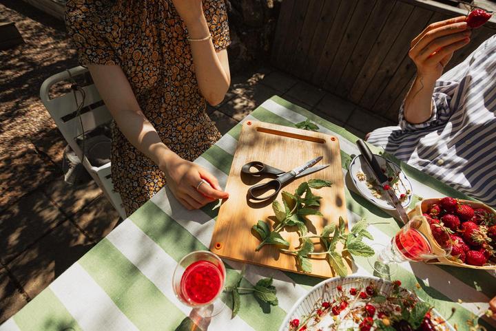 Produktbild Fiskars Functional Form knife for tomatoes (11.30 cm)