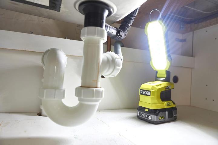 Actual product image Ryobi R18ALP-0 Battery-powered rotating room lamp (900 lm)