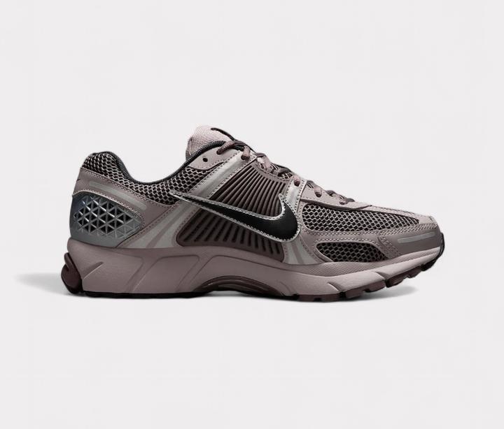 Immagine prodotto Nike Zoom Vomero 5 (40.5)