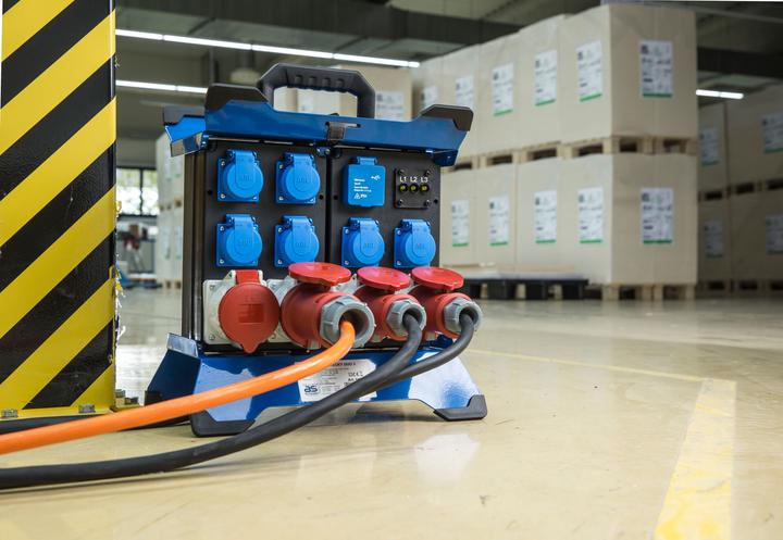 Produktbild As - Schwabe Mobiler CEE Stromverteiler (12 x, CEE 32/5)