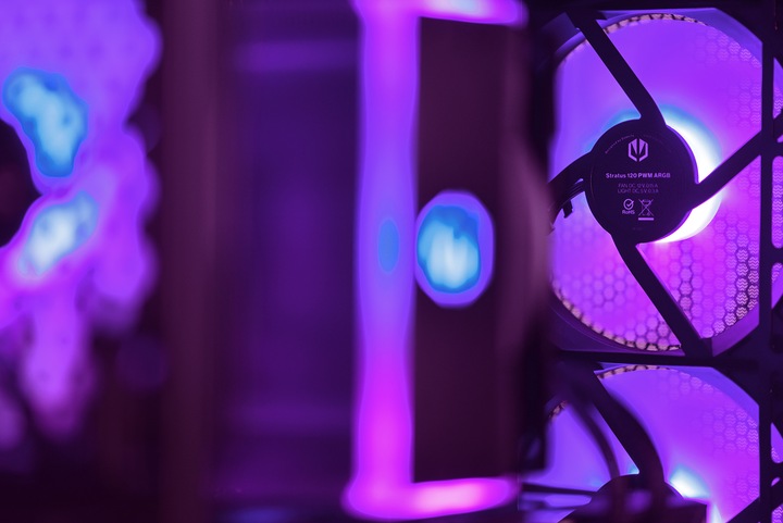 Produktbild Actina Endorfy (AMD FX-7600, 32 GB, 1000 GB, Radeon RX 7800 XT)