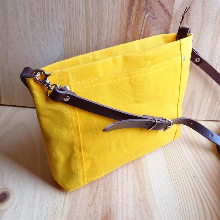 Immagine prodotto Only-Bags.Store Piccola borsa a tracolla in tela cerata, tracolla in pelle, tasca con zip