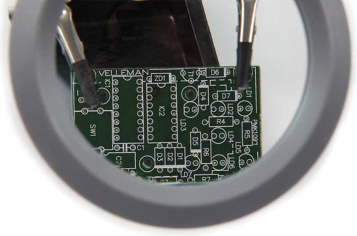 Image du produit Velleman Troisième Main Avec Loupe, Lampe LED Et Support Pour Fer à Souder (Mèche à souder)