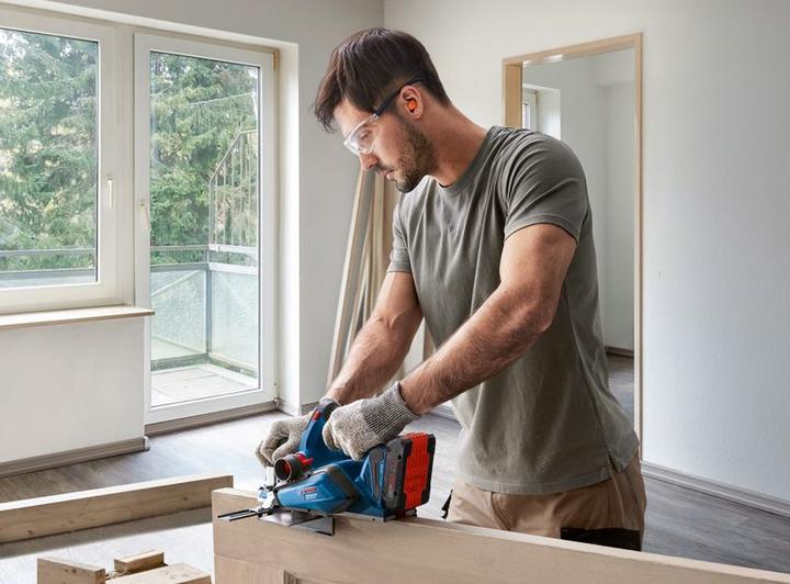 Produktbild Bosch Professional Akku-Hobel GHO 18V-26, im Karton