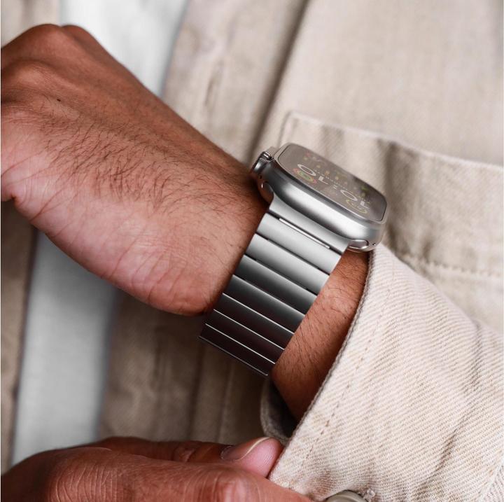 Produktbild Vonmählen Titan Gliederarmband Pro für Apple Watch 44/45/46/49mm, beige (Stainless Steel)