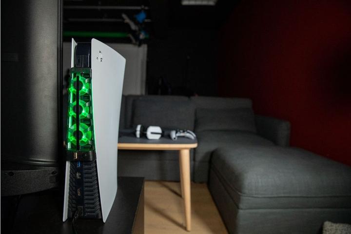 Image du produit Konix Ventilateur à LED RGB (PS5)