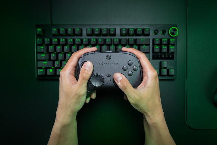 Actual product image Razer Wolverine V3 Pro (Windows)