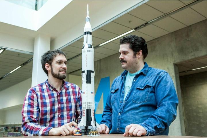 Produktbild LEGO NASA Apollo 11 Saturn V (21309, LEGO Ideas, LEGO Seltene Sets)