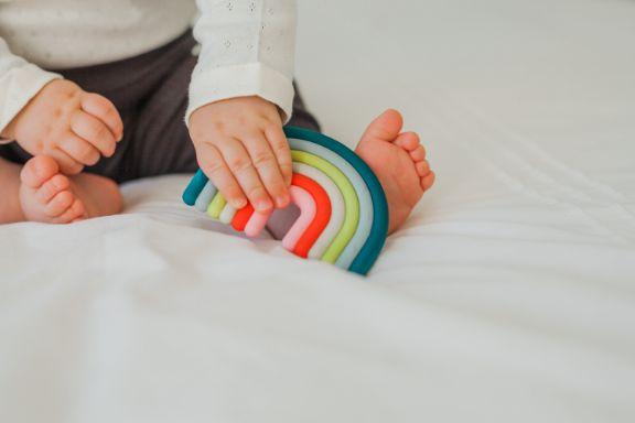 Actual product image Suavinex Beissring Silikon +0M Regenbogen (0 Months)