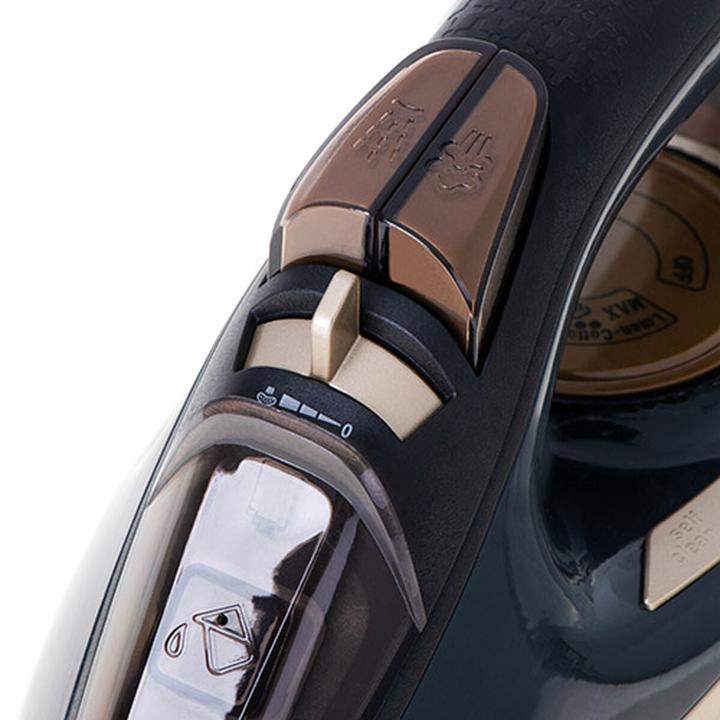 Actual product image Camry Steam Iron CR 5036 3400 W, Water tank capacity 360 ml, Continuous steam 50 g/min, Black/Gold (3400 W, 95 g/min)