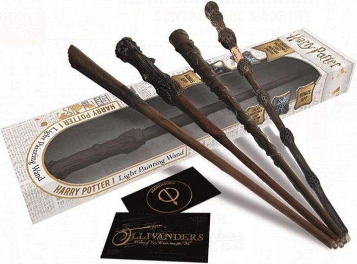 Produktbild Wow! Stuff Harry Potter Zauberstab ass. mit Licht