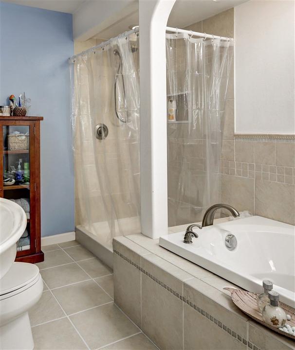 Actual product image Domoletti BATHROOM CORNICE GRO-008-2