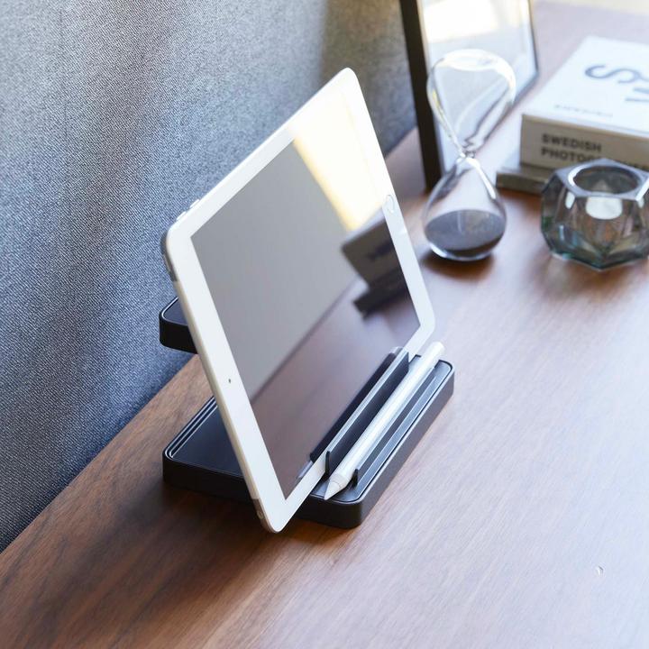 Actual product image Yamazaki Mobile & device charging stand TOWER