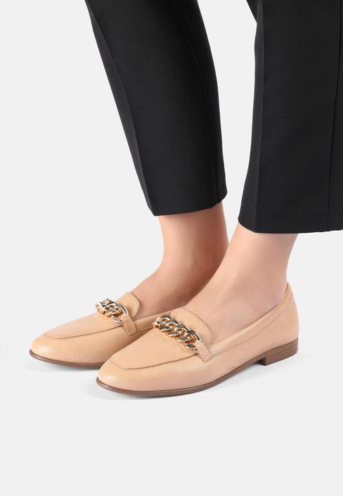 Immagine prodotto Inuovo Questa scarpa slip-on alla moda è realizzata in pelle di alta qualità e con una catena decorativa (40)