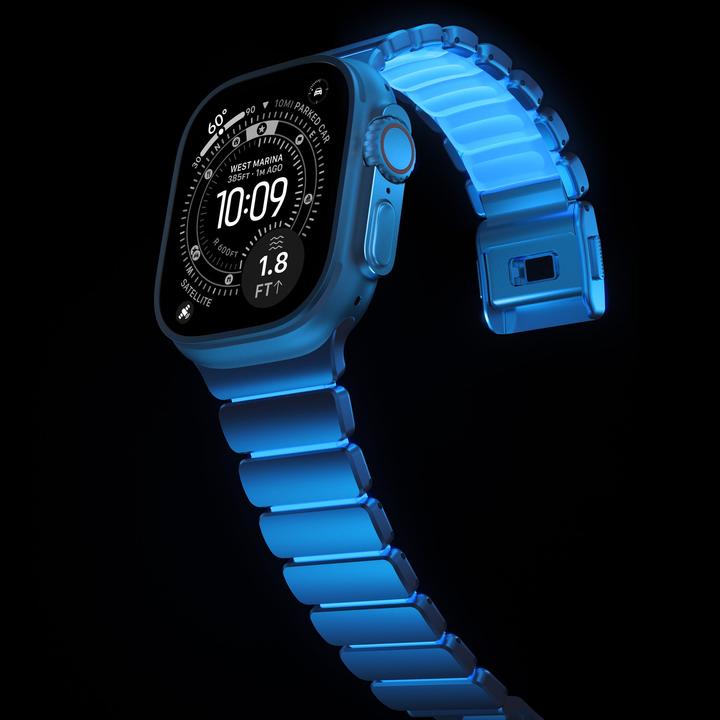 Actual product image Nomad Stratos Band Titanium Natural 49mm Icy Blue Glow (22 mm, FKM, Grade 4 Titanium, Titanium)