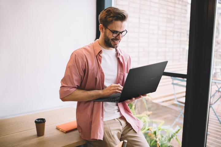 Actual product image ASUS Vivobook S15 Copilot+PC (15.60", 1000 GB, 32 GB, Eng. Int.)