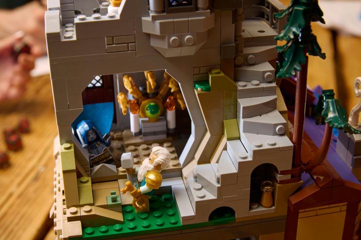 Actual product image LEGO 21348 Dungeons & Dragons: The Saga of the Red Dragon (21348, LEGO Ideas, LEGO Rare Sets)