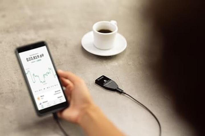 Produktbild Trezor Safe 3 - Stellar Silver (Bitcoin, Cardano, Ethereum Classic)