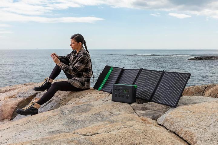 Produktbild APC Schneider OffGrid Portable Solar Panel 100W (100 W, 3.80 kg)