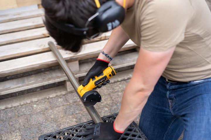 Produktbild Batavia 12V Akku-Winkelschleifer 76 mm (ohne Akku und Ladegerät) (76 mm)