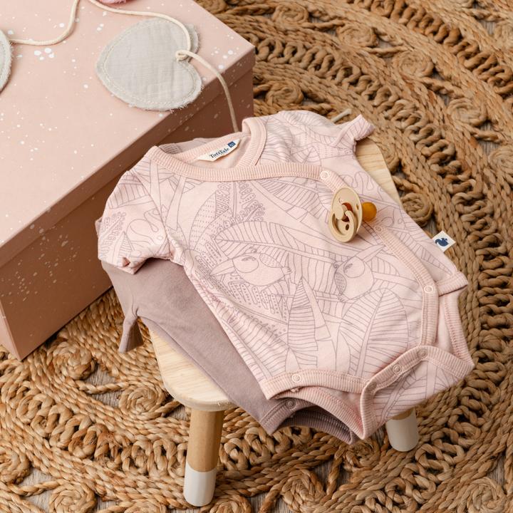 Immagine prodotto TotsTale Premium 8-tlg. Newborn Starter-Set – Babykleidung aus Bio-Baumwolle – Geschenk zur Geburt (50, 56, 62, 68)