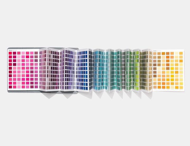 Image du produit Pantone Référence de couleurs portative pour la maison et les intérieurs avec 2625 teintes