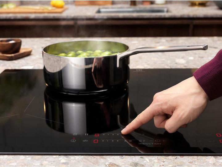 Produktbild Electrolux CIL63443 Schwarzer 60-cm-Induktionsherd(e)