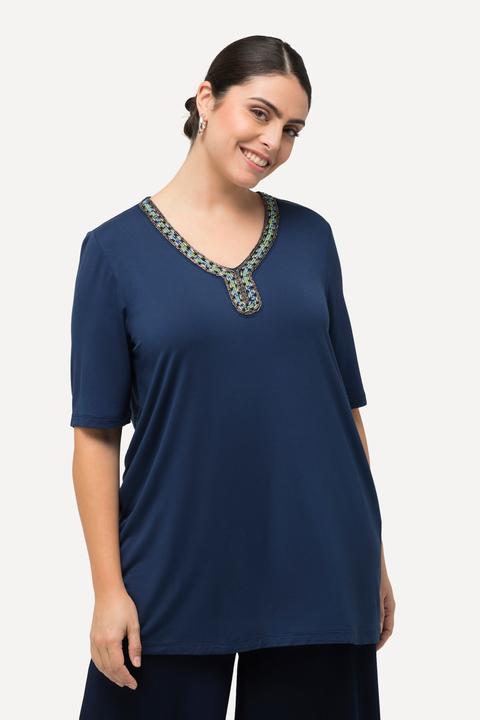 Image du produit Ulla Popken T-shirt à manches courtes, avec perles. Coupe évasée et col tunisien. Silhouette en A évasée. (46, 48)