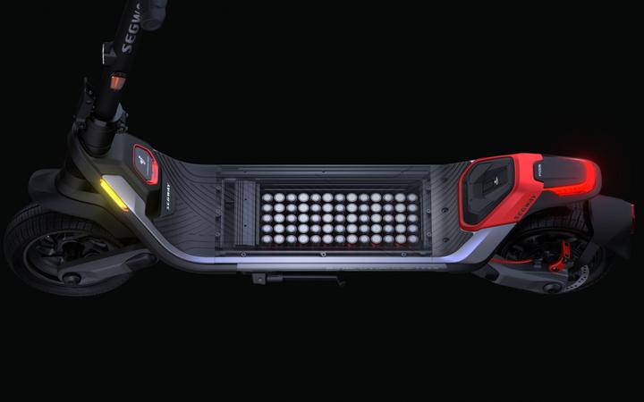 Actual product image Segway-Ninebot KickScooter P100SE (25 km/h, 100 km, 650 W)