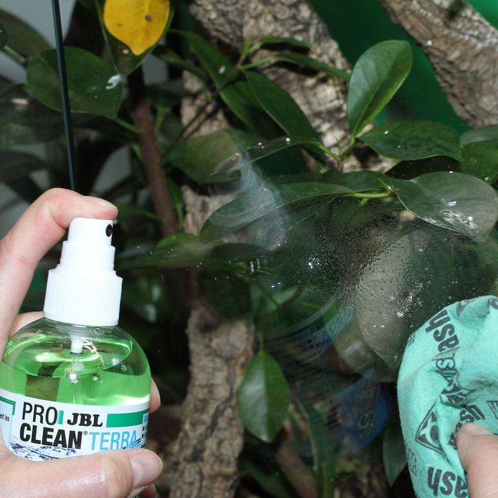 Produktbild JBL Aquaristik und Terraristik ProClean Terra, Glasreiniger für Terrarien, 250 ml (Aquarium Reinigung, Tuch)