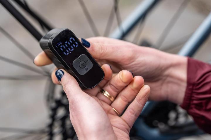 Produktbild BBB Minipumpe BarBank, Schrader/Presta,USB-C