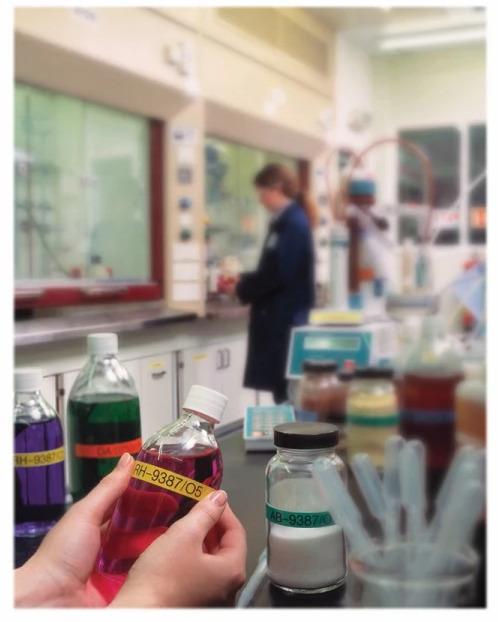 Produktbild Brother Tze-243 (1.80 cm, Grau)