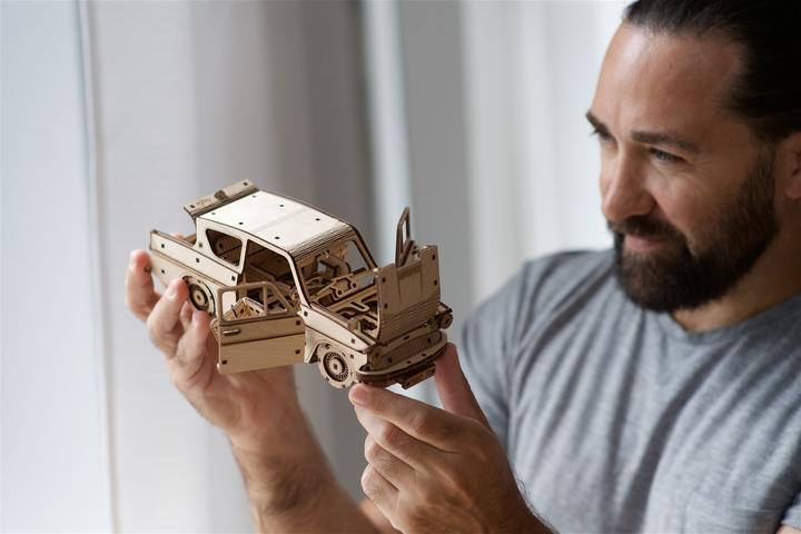 Produktbild Ugears Fliegender Ford Anglia