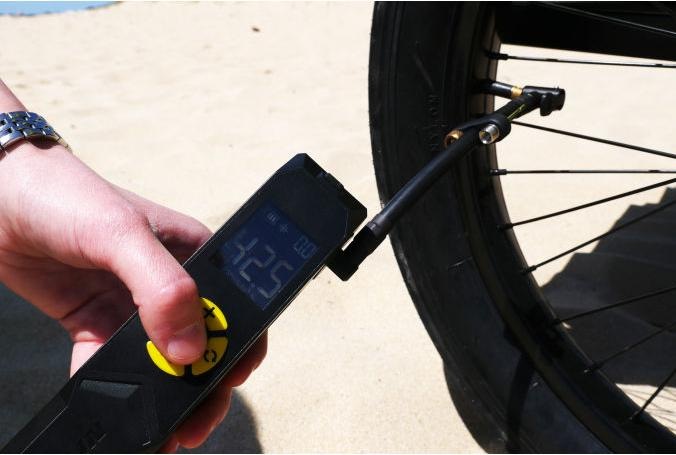 Image du produit Michelin Pompe à air à batterie Digital 10 Bar