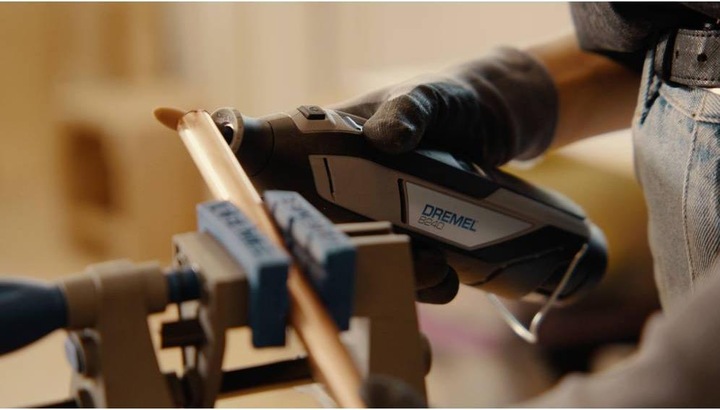 Image du produit Dremel 8240, 3 accessoires, 45 pièces y compris EZ Speed Clic