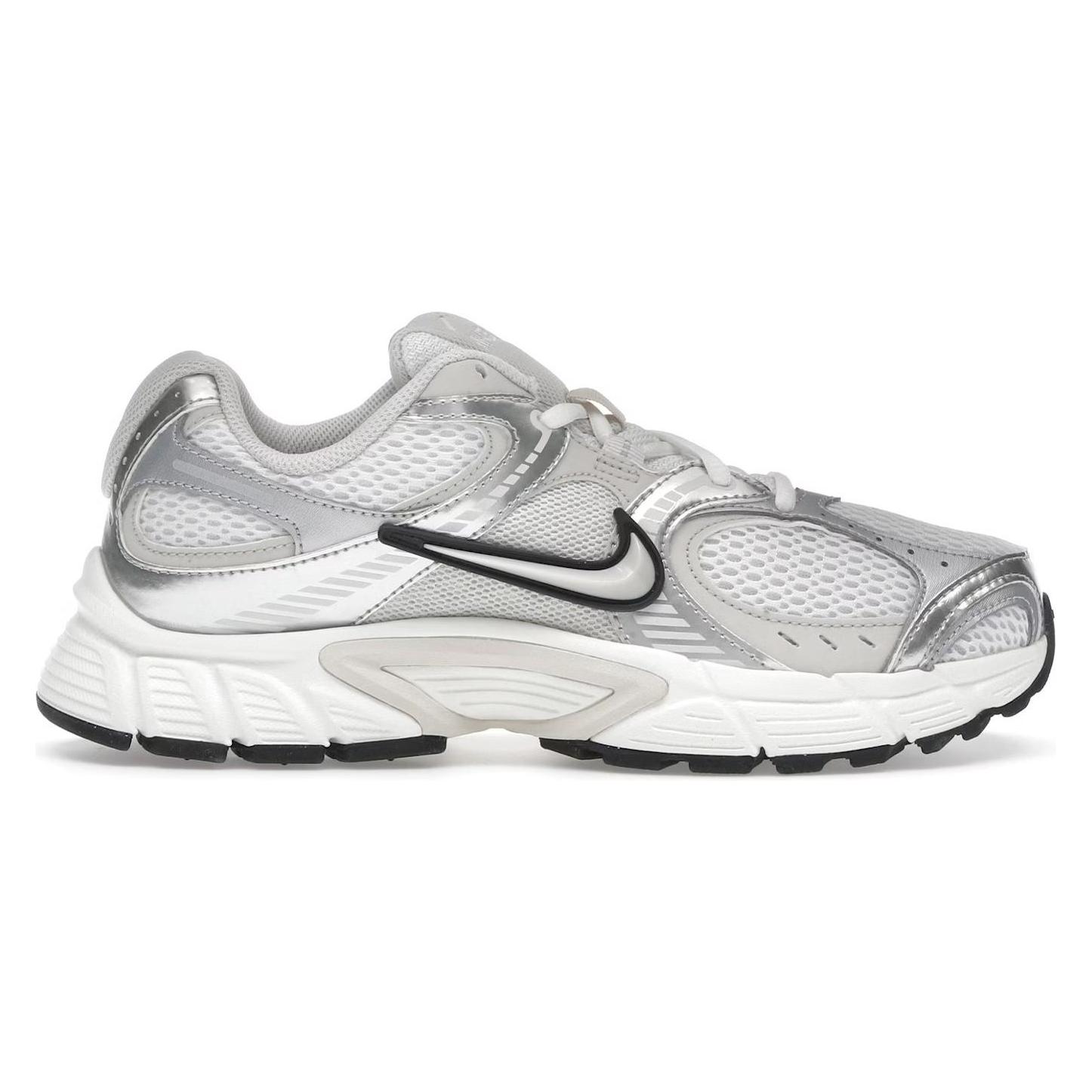 Nike, Damen, Sneakers, V5 Rnr Sail Light Orewood Brown (Women's), Weiss, Braun, (40.5)