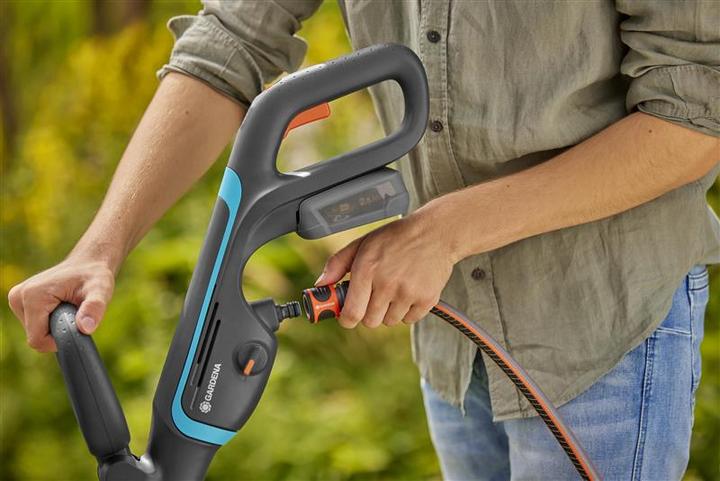 Produktbild Gardena Aqua Brush Universal 04/18V P4A solo (Akkubetrieb)