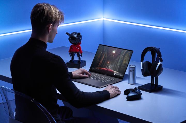 Actual product image ASUS ROG Strix SCAR 18 (18", 4000 GB, 64 GB, DE, Intel Core i9-13980HX)