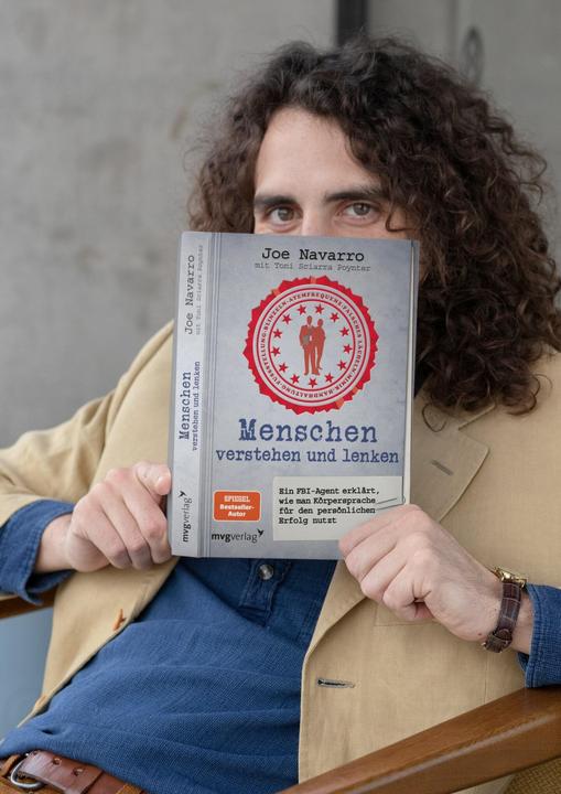 Immagine prodotto Menschen verstehen und lenken (Tedesco, Joe Navarro., 2011)