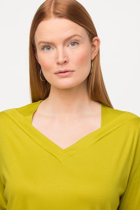 Image du produit Ulla Popken T-shirt avec col en V, manches courtes. Coupe Classic Fit. (46, 48)