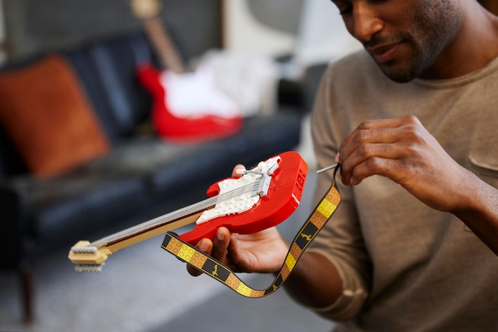 Produktbild LEGO Fender Stratocaster (21329, LEGO Ideas, LEGO Seltene Sets)