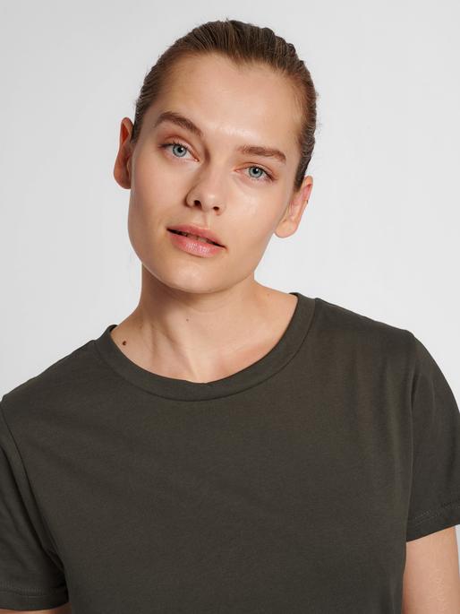 Produktbild hummel Hmlred Basic T-Shirt S/S Woman (M)