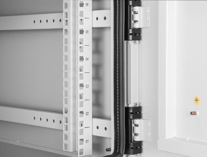 Actual product image Intellinet Industrial IP55 19" wall-mounted distributor with integrated fans, 6 U (6 RU, 19 inch rack)