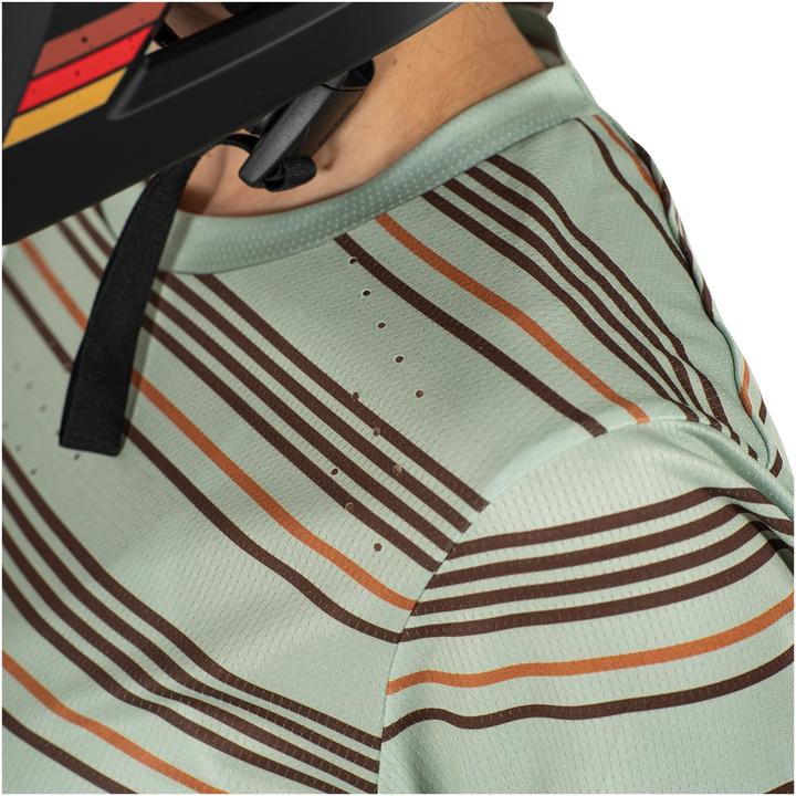 Actual product image Leatt Enduro 4.0 T-Shirt (L)