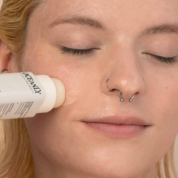 Immagine prodotto Attitude Oceanly Oil-to-Milk Face Cleanser Stick Ingredienti vegetali e minerali verificati EWG Ve (Olio detergente)