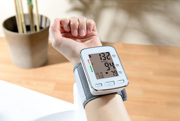 Actual product image Newgen medicals Wrist blood pressure monitor, XL display, WHO standard (Blood pressure monitor wrist)