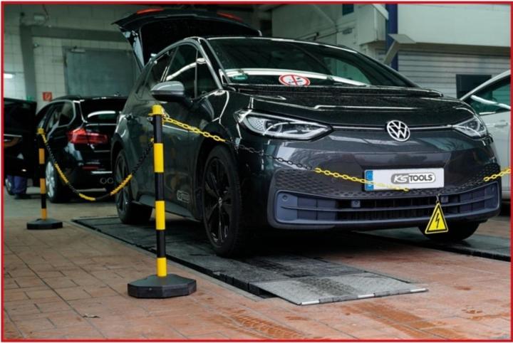 Actual product image KS Tools Absperrpfosten-Satz